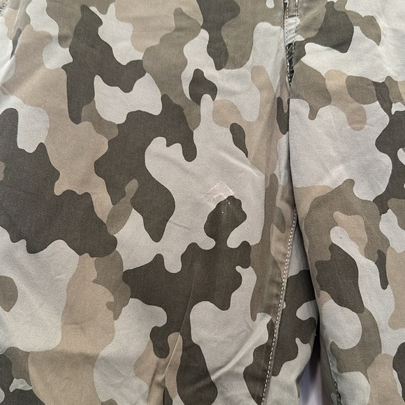 Gap khaki high rise - Picture 2 of 6